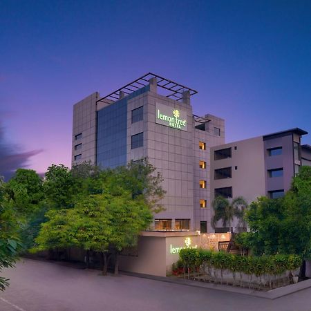 Lemon Tree Hotel, Нойда Экстерьер фото