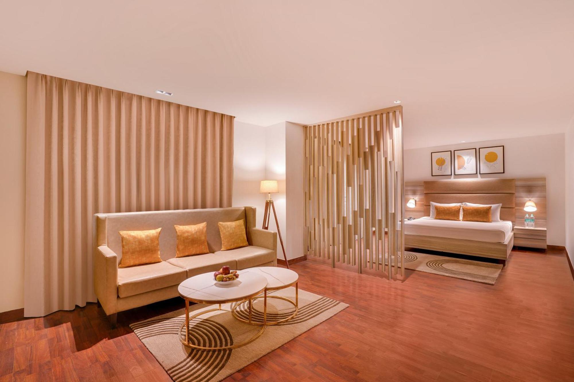 Lemon Tree Hotel, Нойда Экстерьер фото