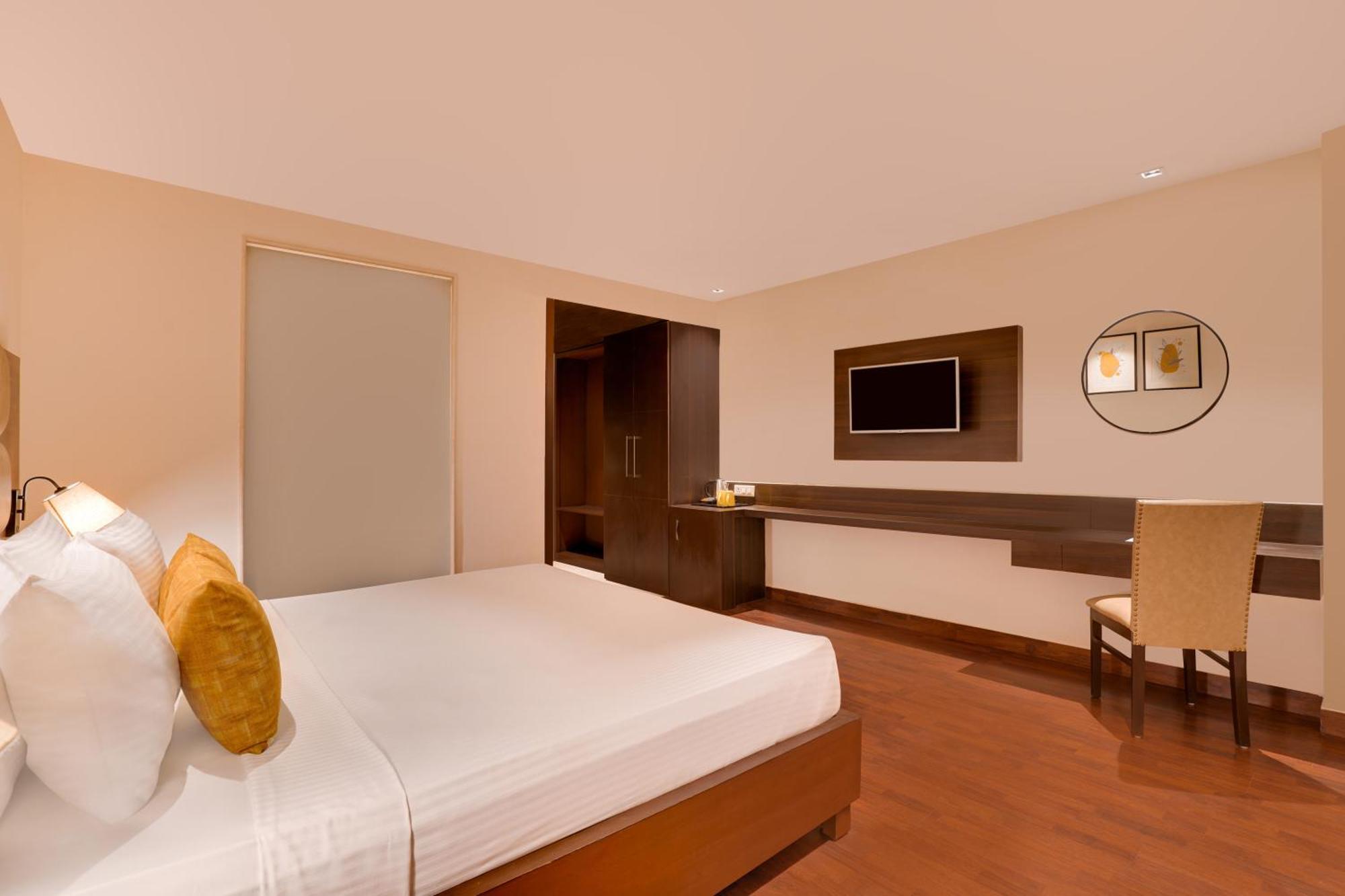 Lemon Tree Hotel, Нойда Экстерьер фото