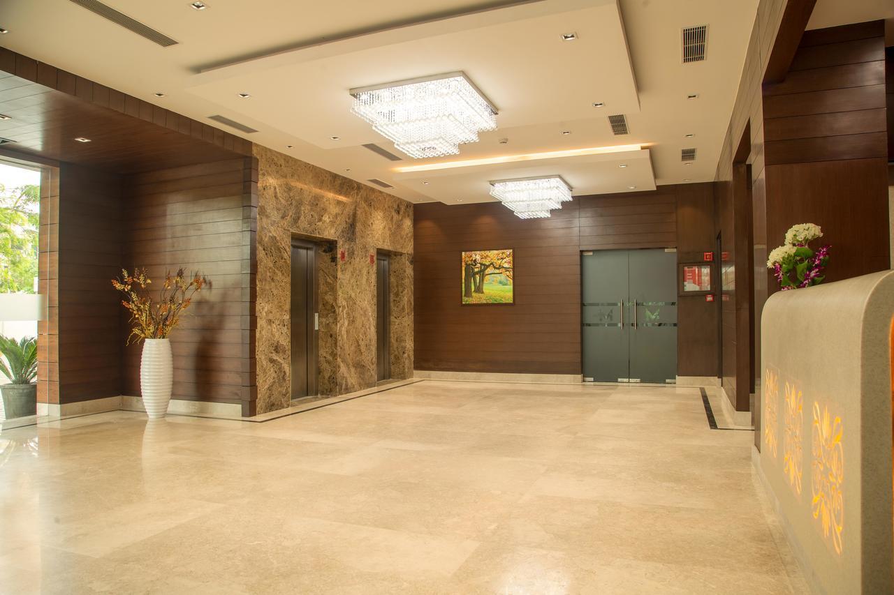 Lemon Tree Hotel, Нойда Экстерьер фото