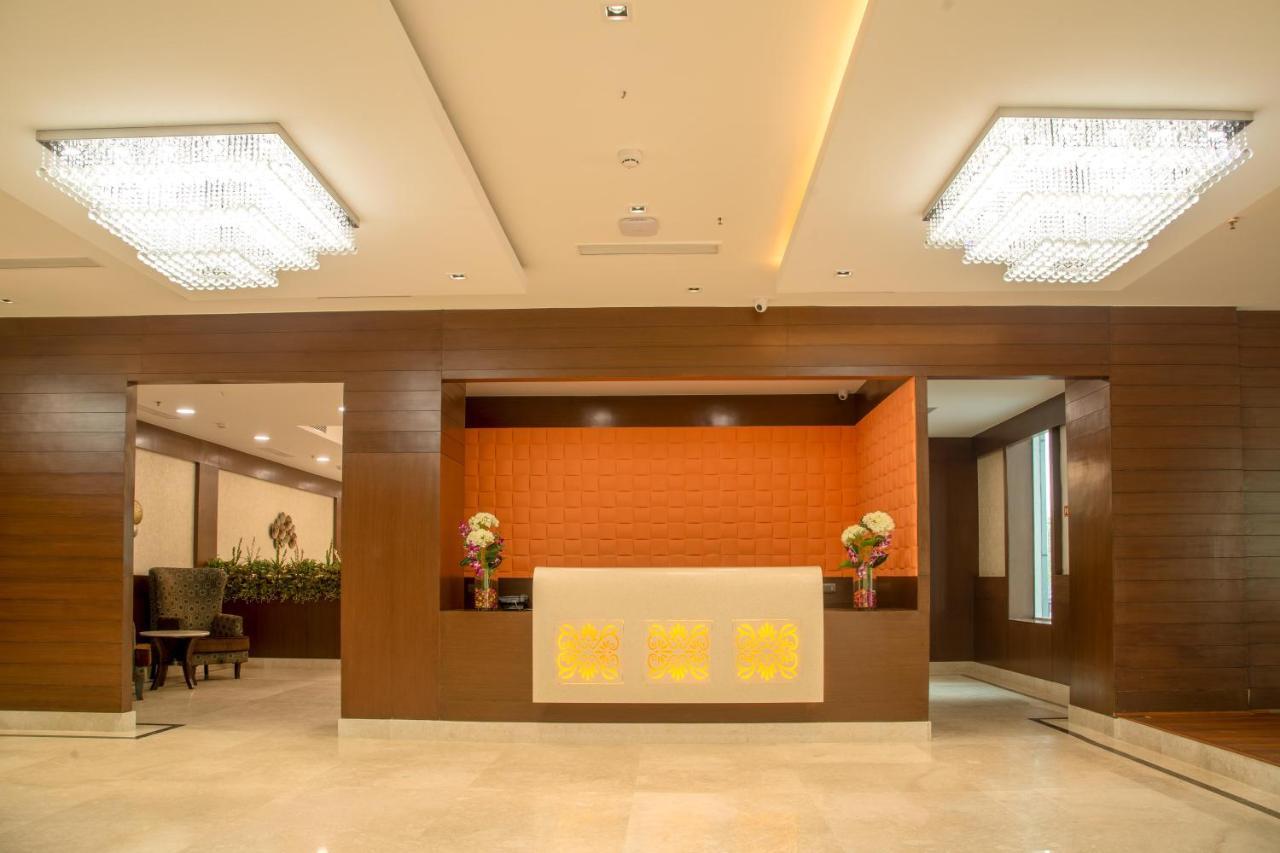 Lemon Tree Hotel, Нойда Экстерьер фото