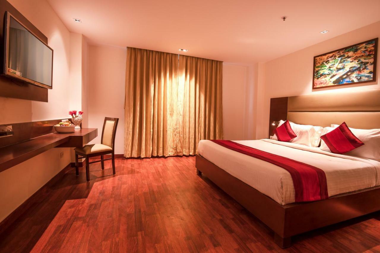 Lemon Tree Hotel, Нойда Экстерьер фото